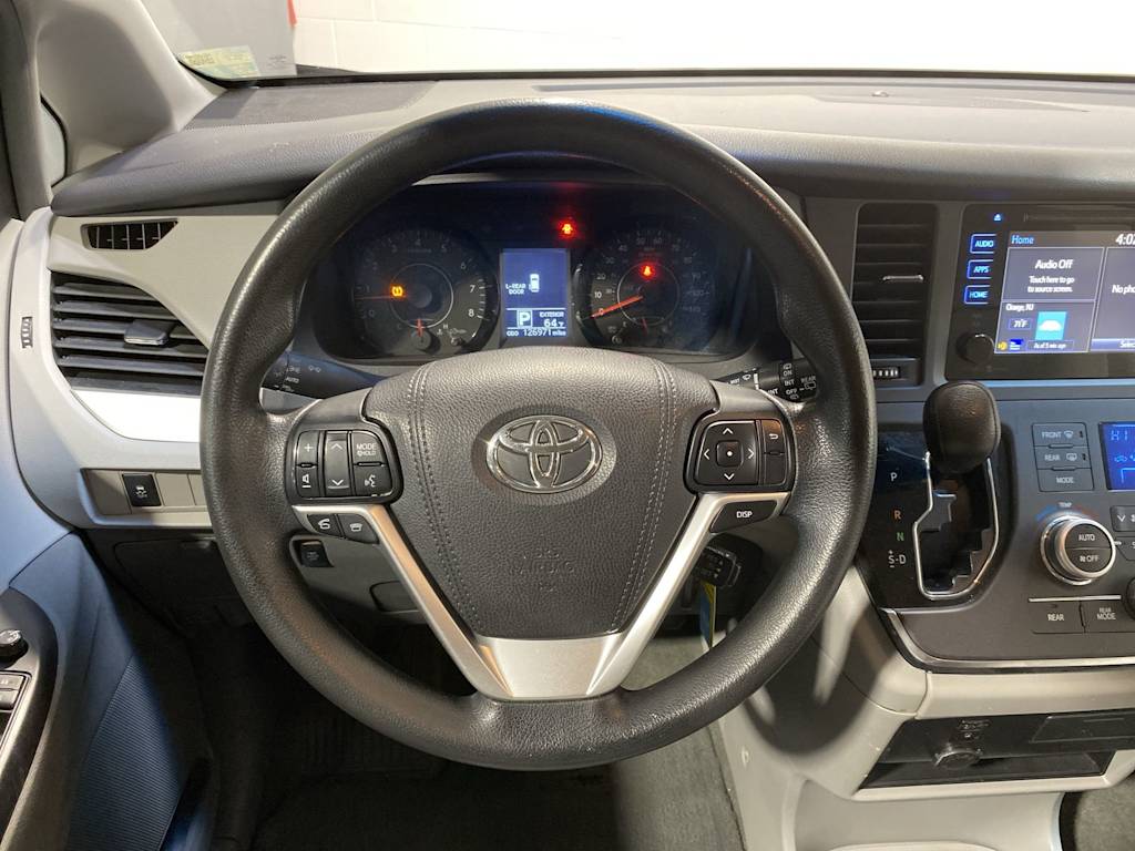 Thumbnail: 2015 Toyota Sienna - 10
