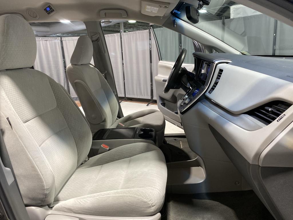 Thumbnail: 2015 Toyota Sienna - 20