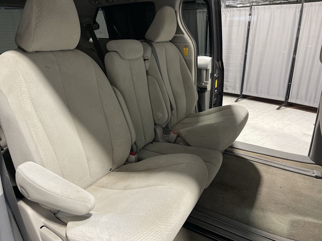 Thumbnail: 2014 Toyota Sienna - 19