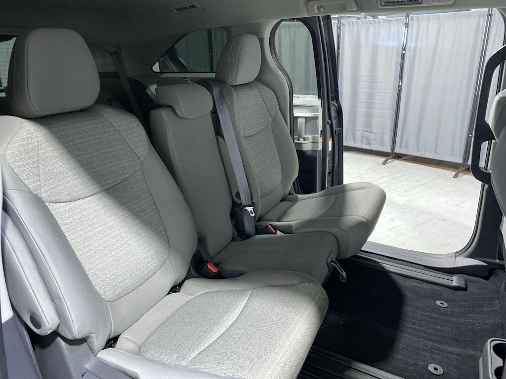 Thumbnail: 2021 Toyota Sienna - 19