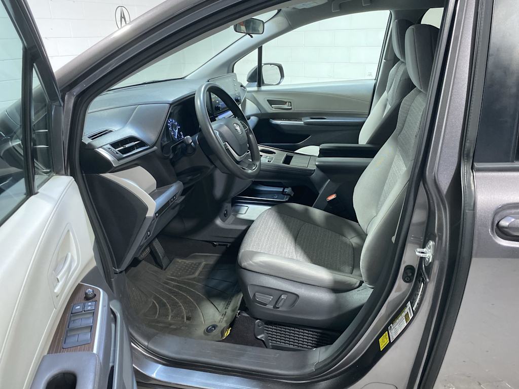 Thumbnail: 2021 Toyota Sienna - 10