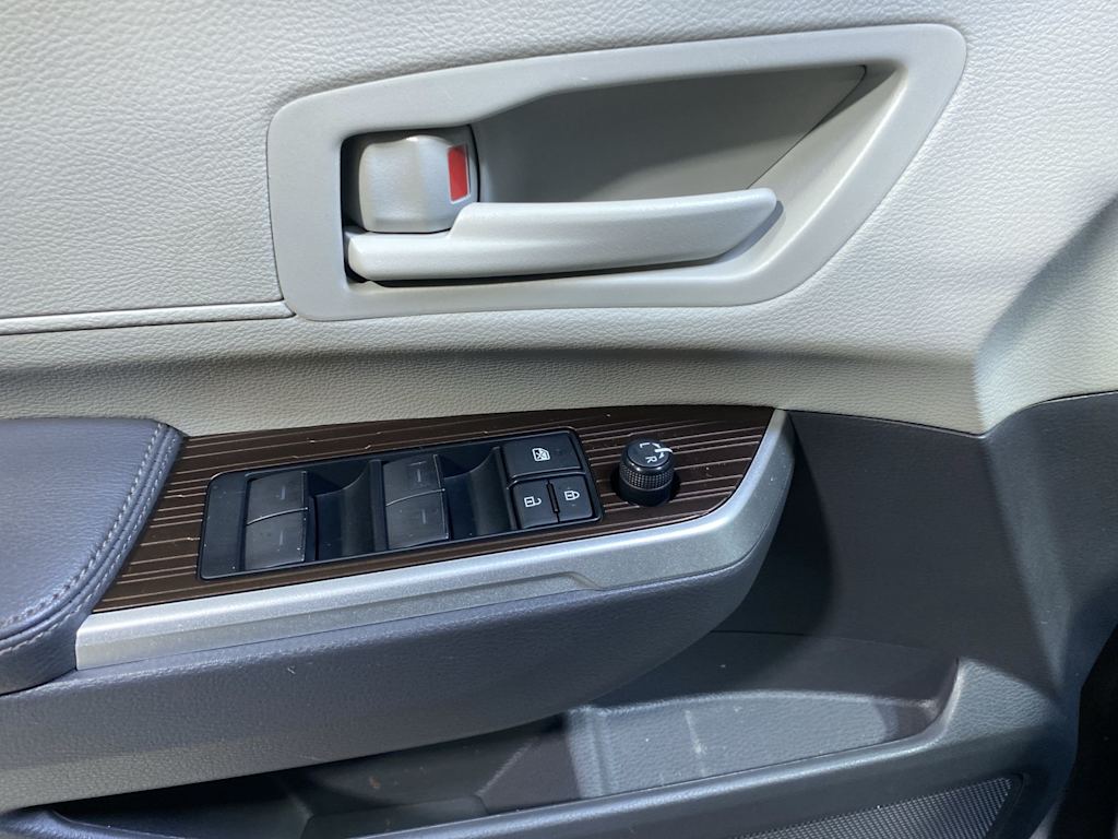 Thumbnail: 2021 Toyota Sienna - 21