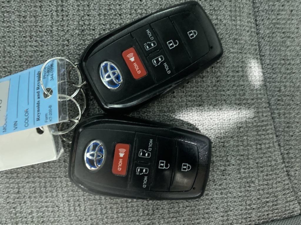 Thumbnail: 2021 Toyota Sienna - 17