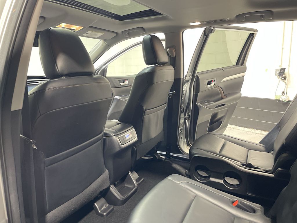 Thumbnail: 2018 Toyota Highlander - 20