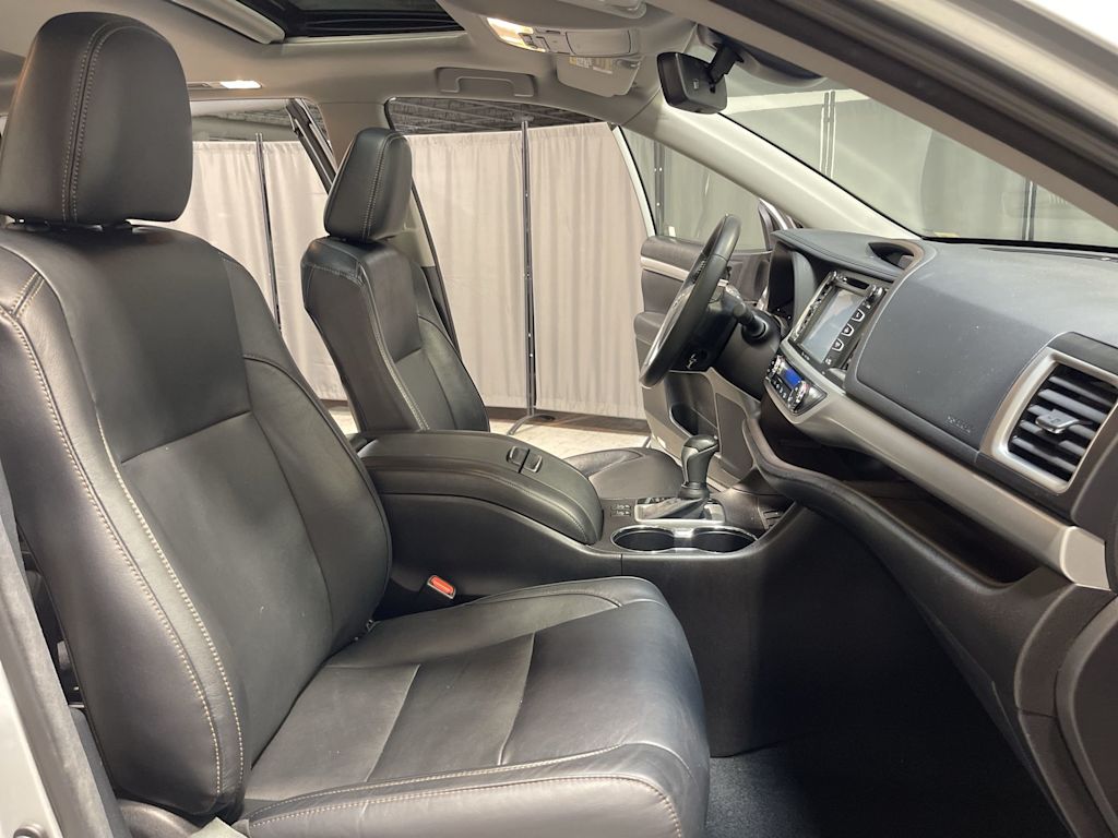 Thumbnail: 2018 Toyota Highlander - 22