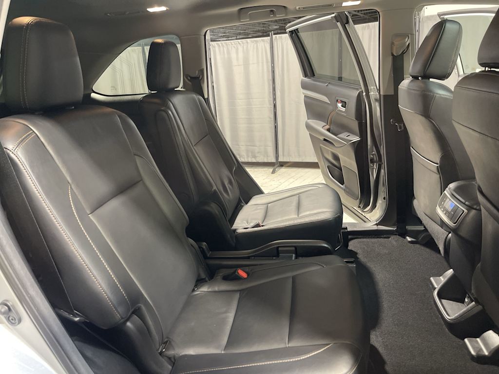 Thumbnail: 2018 Toyota Highlander - 21