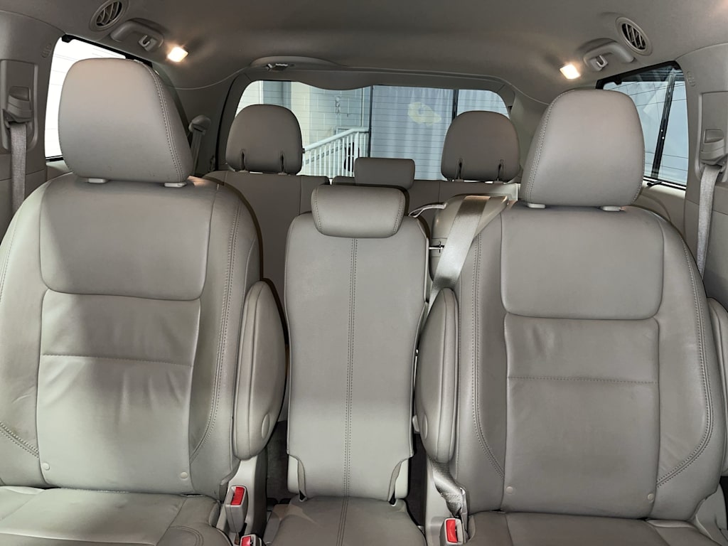 Thumbnail: 2015 Toyota Sienna - 21