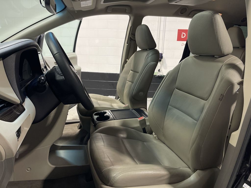 Thumbnail: 2015 Toyota Sienna - 12
