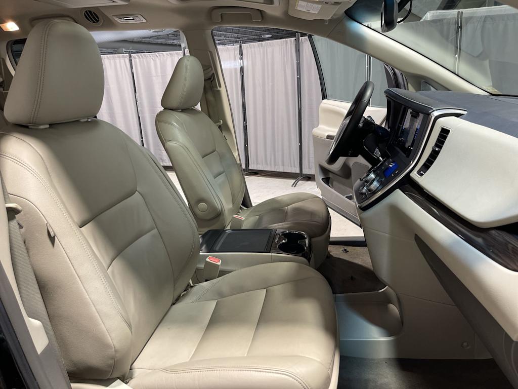 Thumbnail: 2015 Toyota Sienna - 19