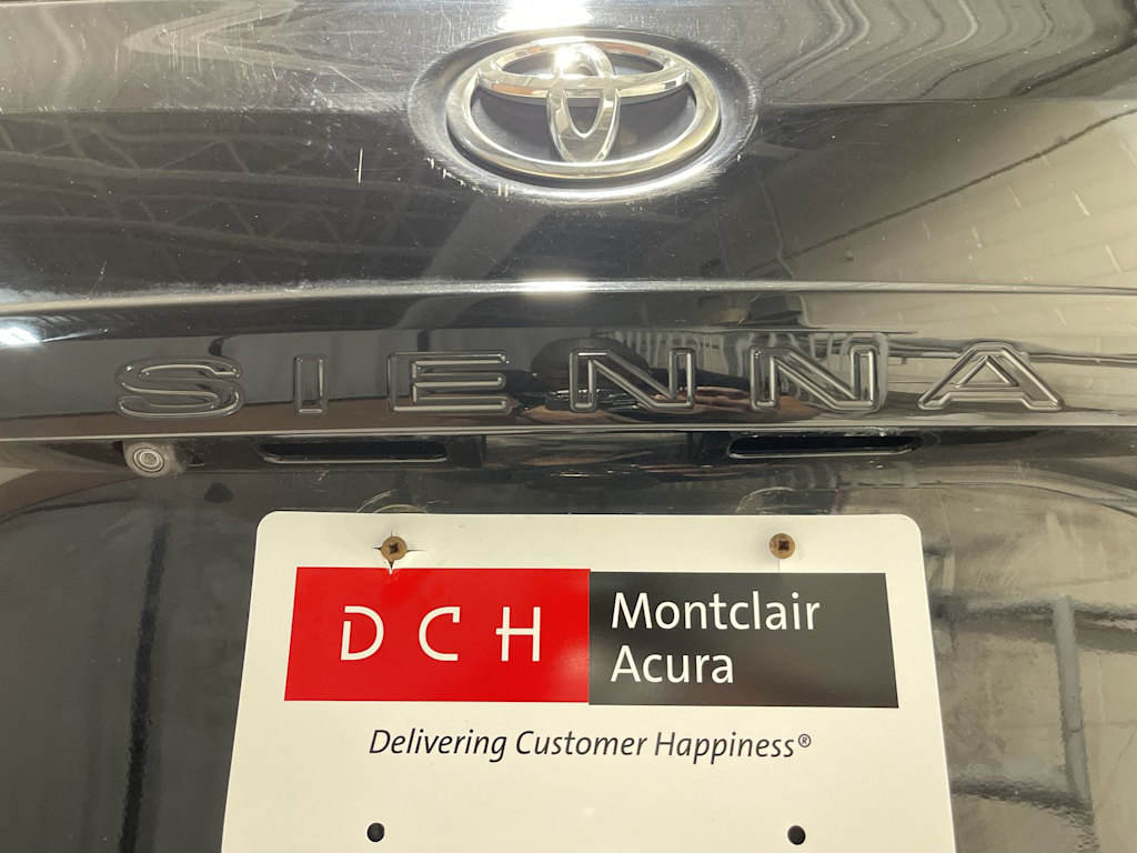 Thumbnail: 2015 Toyota Sienna - 7