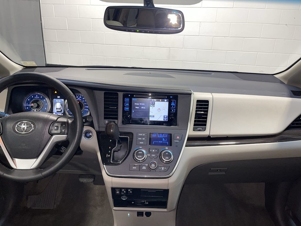 Thumbnail: 2015 Toyota Sienna - 2