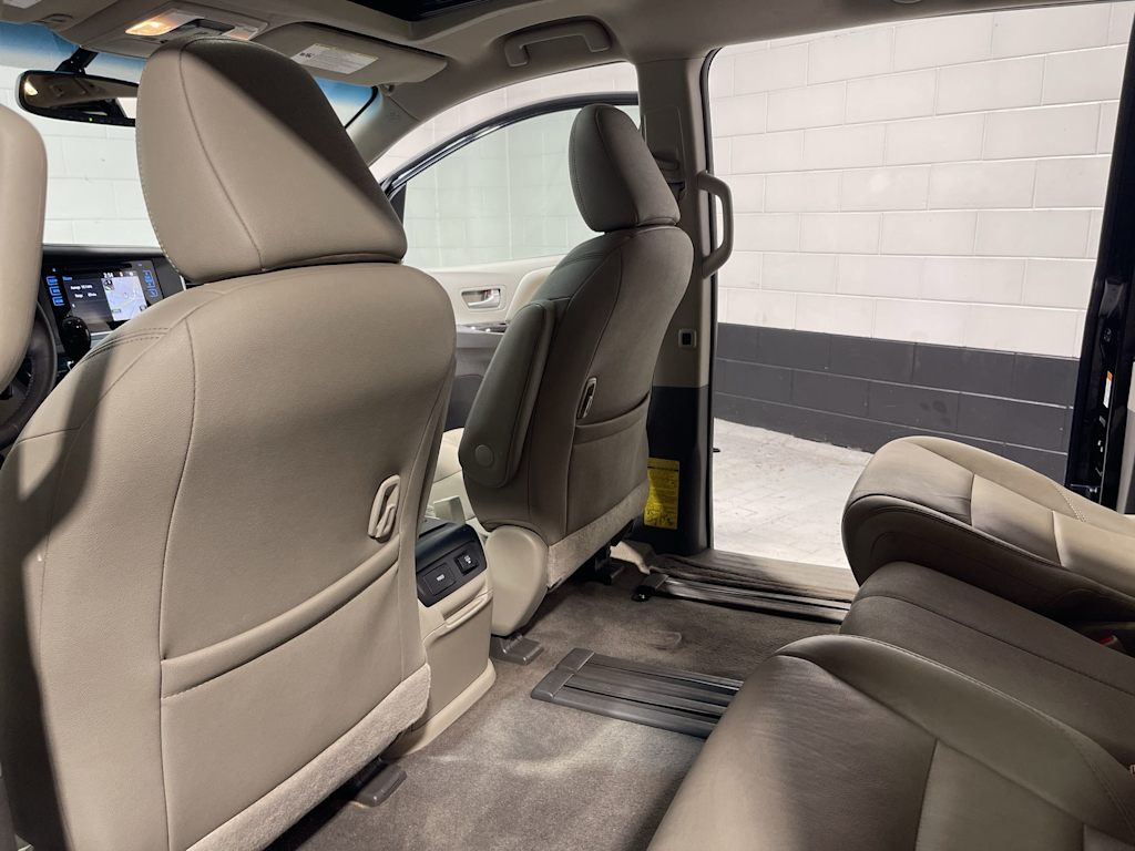 Thumbnail: 2015 Toyota Sienna - 13