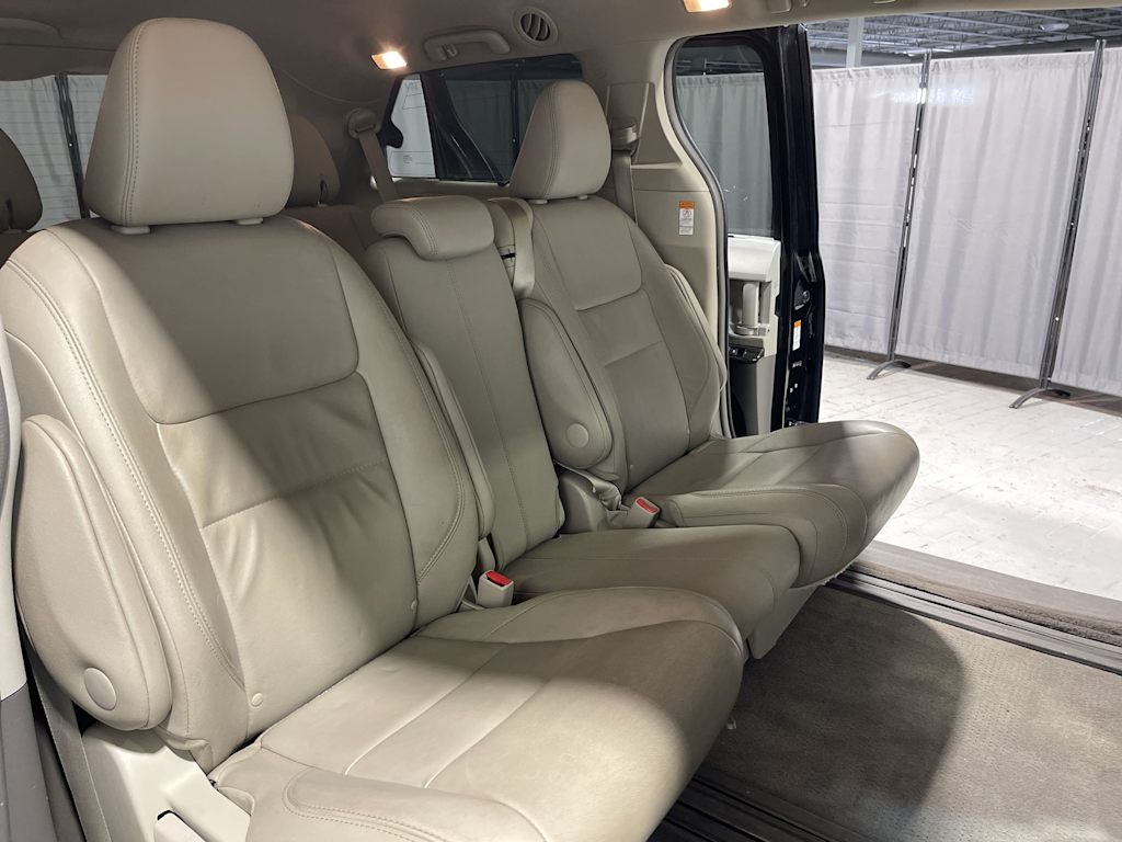 Thumbnail: 2015 Toyota Sienna - 18