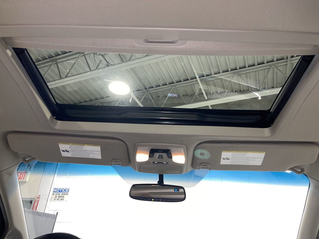 Thumbnail: 2015 Toyota Sienna - 24