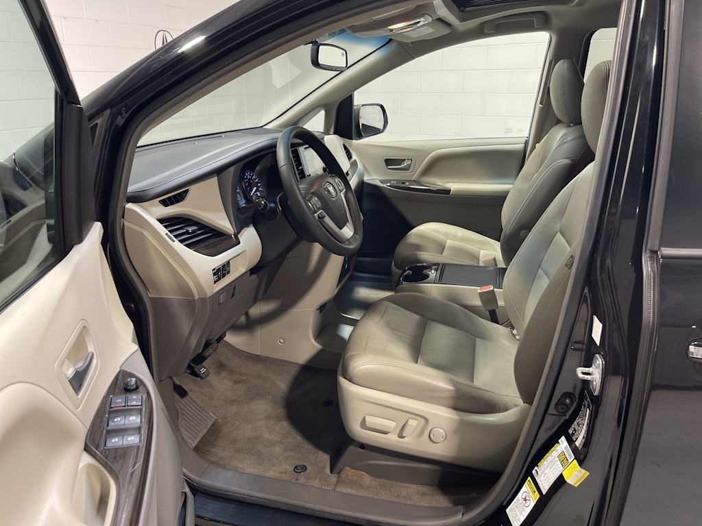 Thumbnail: 2015 Toyota Sienna - 11