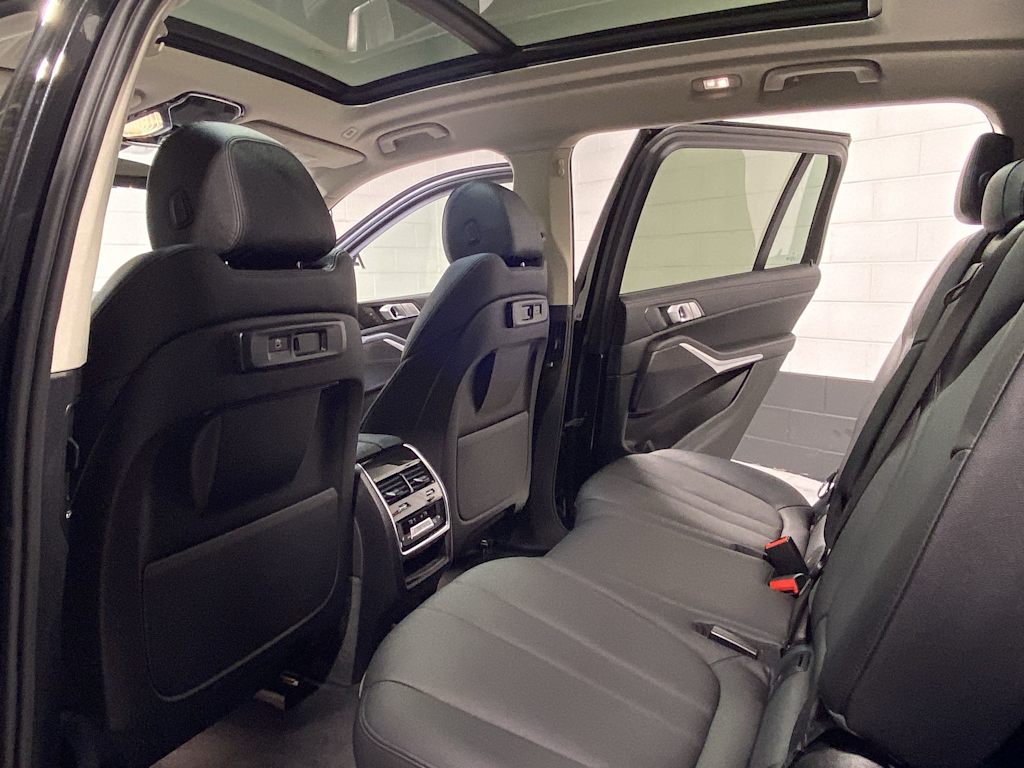 Thumbnail: 2022 BMW X7 - 13