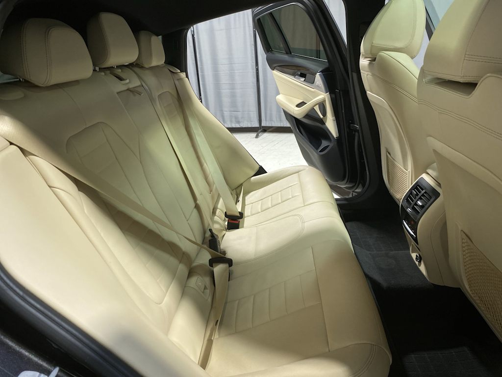 Thumbnail: 2019 BMW X4 - 19