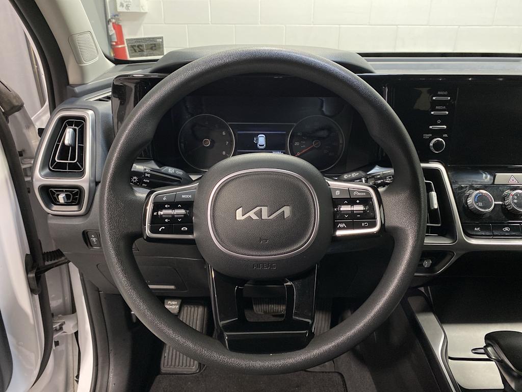 2022 Kia Sorento LX 10