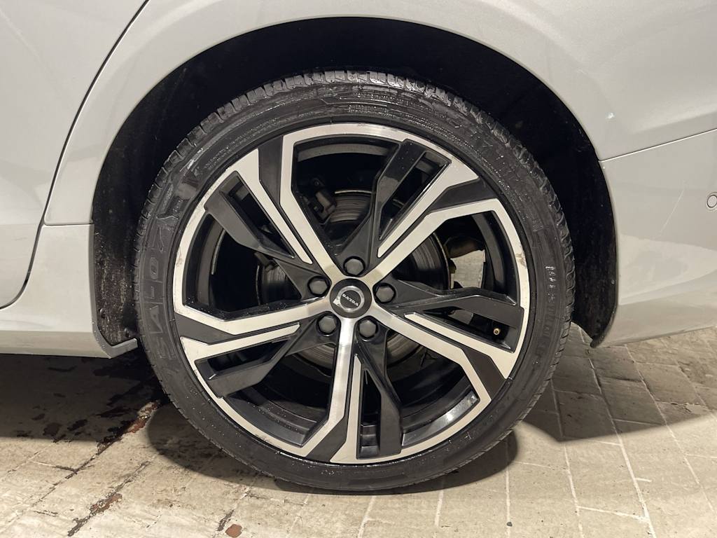 Thumbnail: 2024 Volvo S60 - 8
