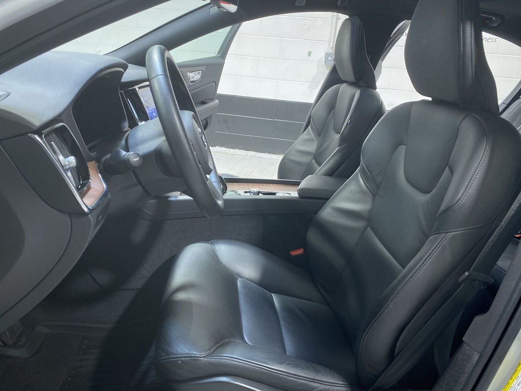Thumbnail: 2023 Volvo S60 - 10