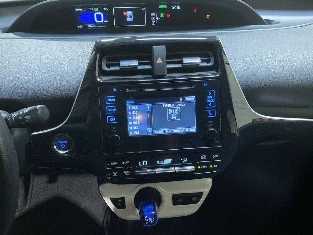 Thumbnail: 2016 Toyota Prius - 14