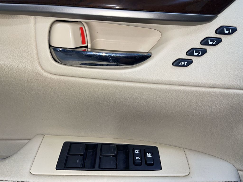 Thumbnail: 2015 Lexus ES - 23