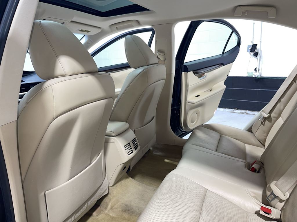Thumbnail: 2015 Lexus ES - 13