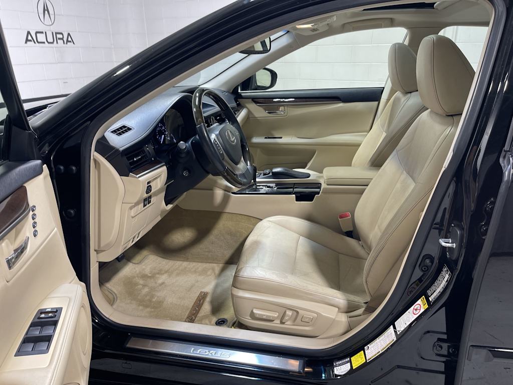 Thumbnail: 2015 Lexus ES - 11