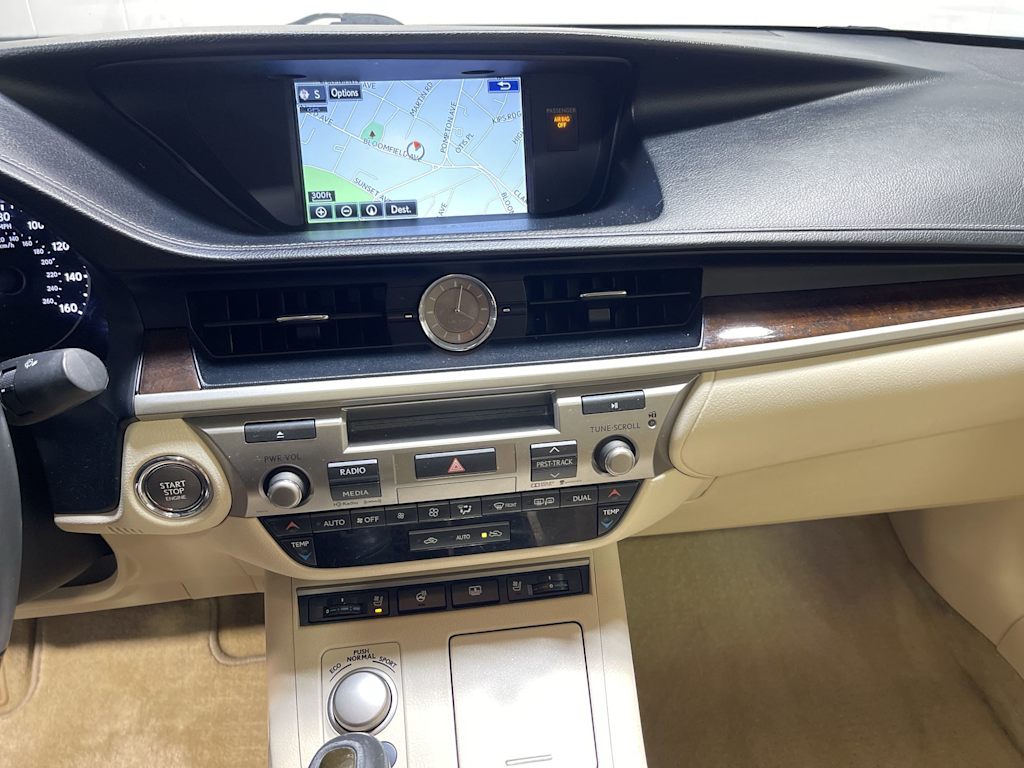 Thumbnail: 2015 Lexus ES - 14