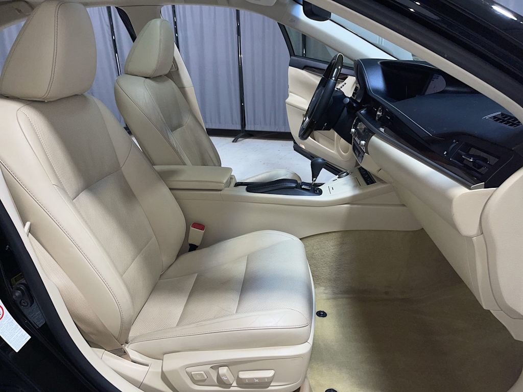 Thumbnail: 2015 Lexus ES - 19
