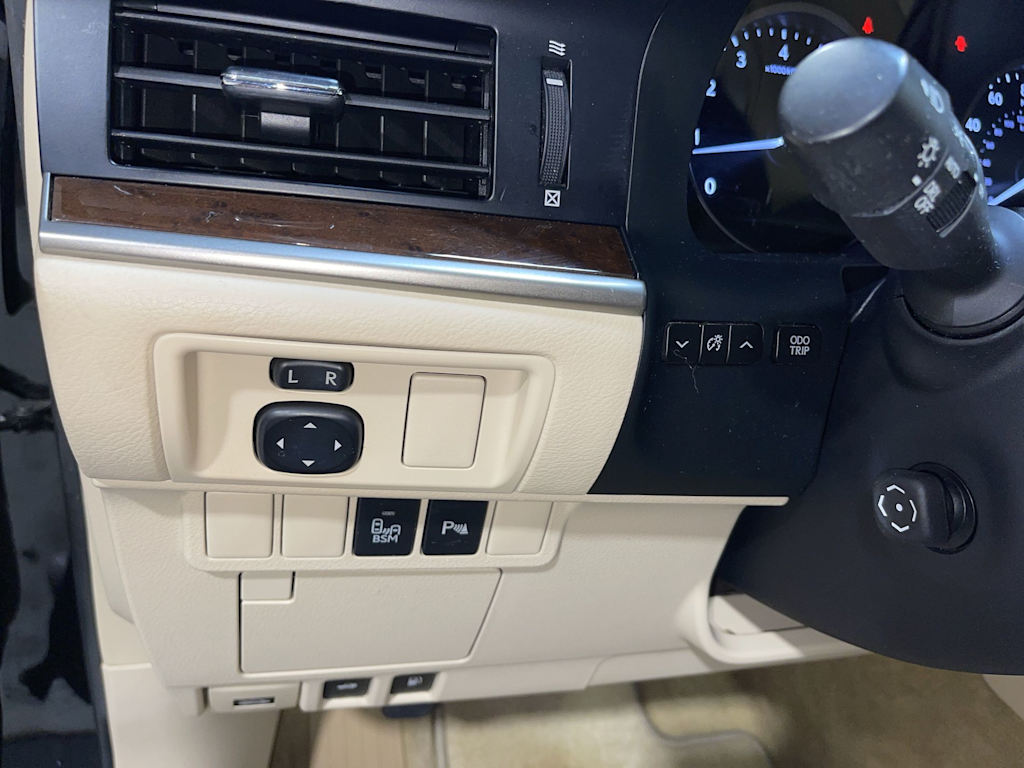 Thumbnail: 2015 Lexus ES - 24