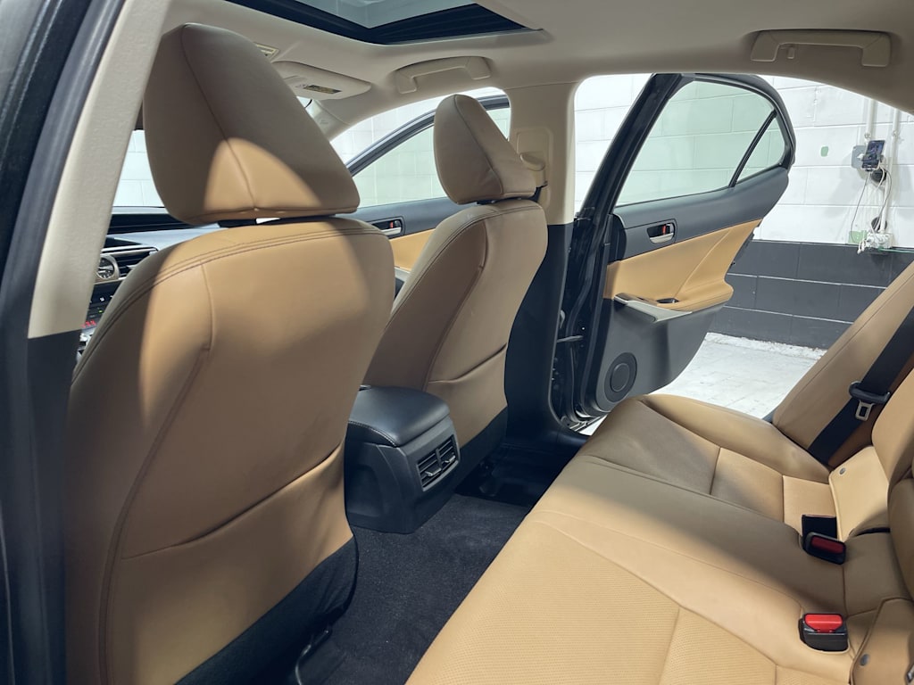 Thumbnail: 2019 Lexus IS - 19