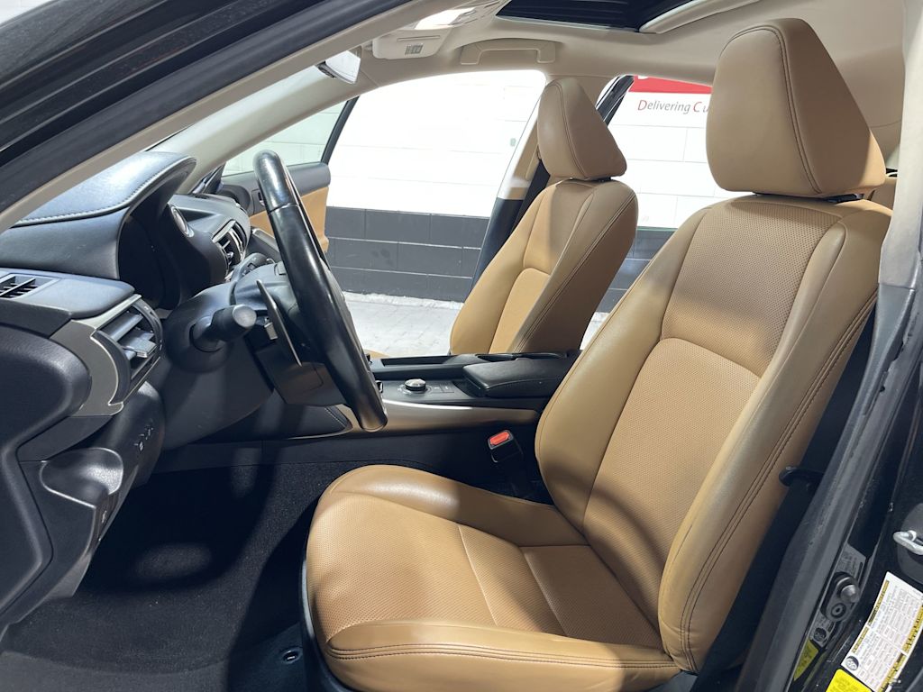 Thumbnail: 2019 Lexus IS - 11