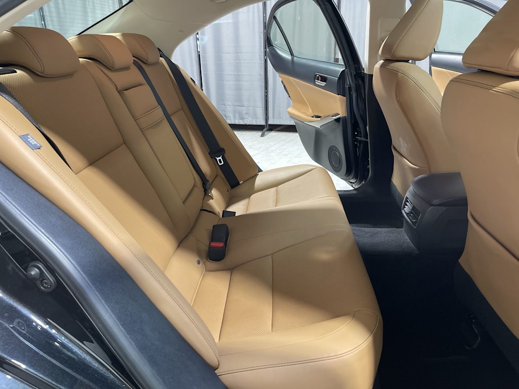 Thumbnail: 2019 Lexus IS - 20
