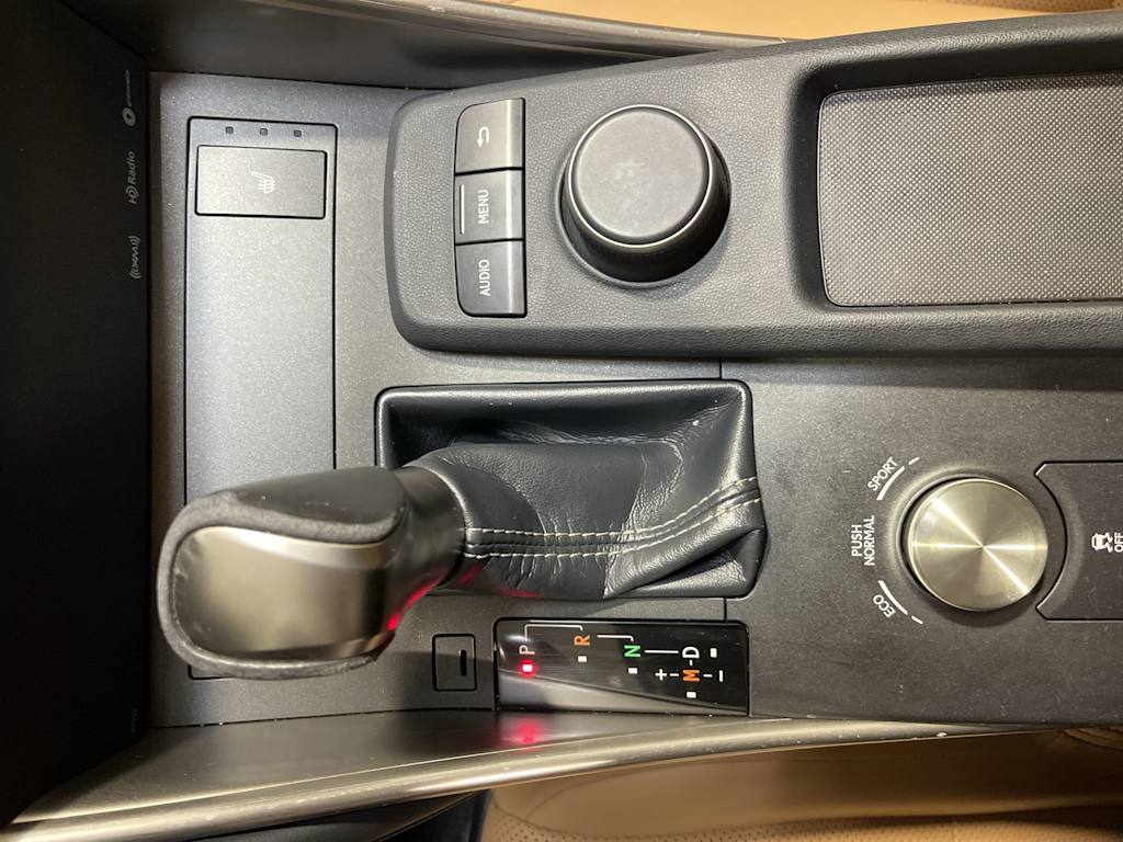 Thumbnail: 2019 Lexus IS - 21