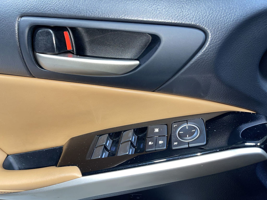 Thumbnail: 2019 Lexus IS - 23