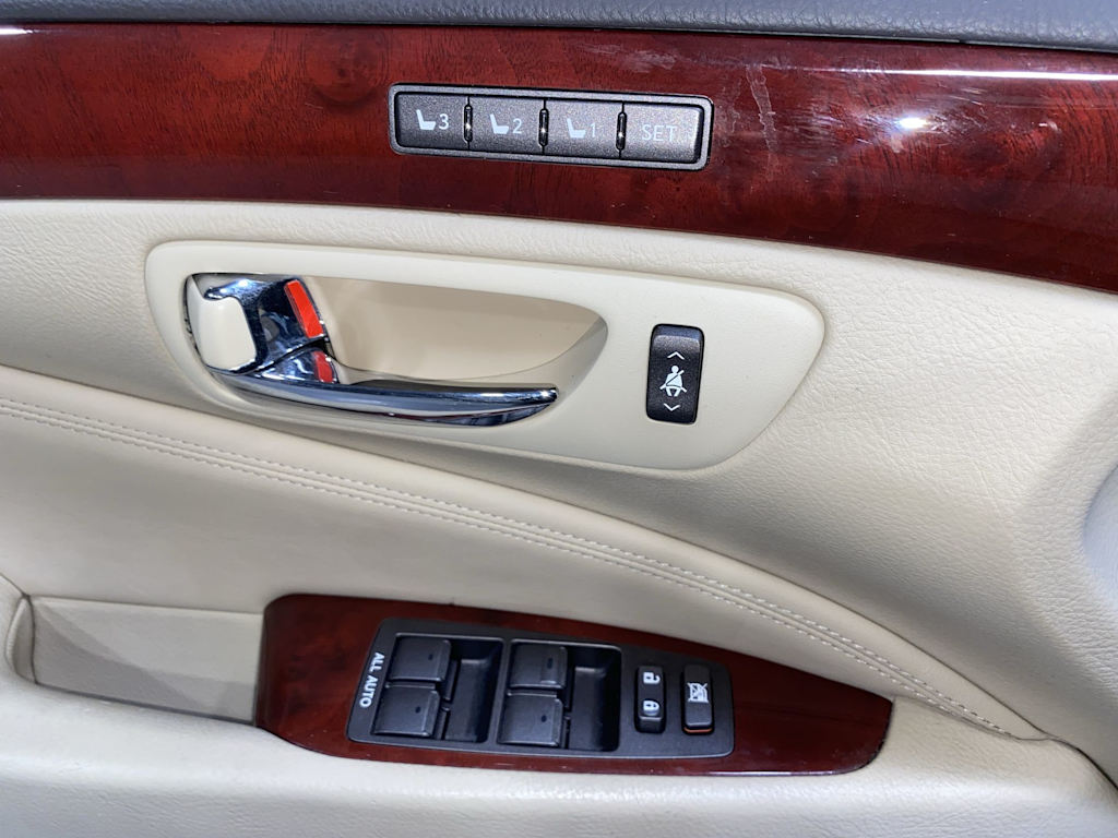 Thumbnail: 2012 Lexus LS - 23