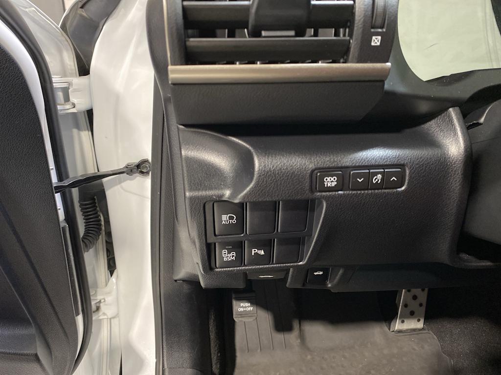 2020 Lexus IS 350 23