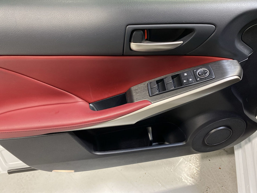 2020 Lexus IS 350 22