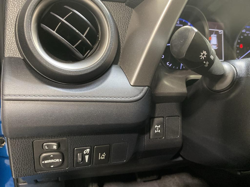 Thumbnail: 2018 Toyota RAV4 - 24
