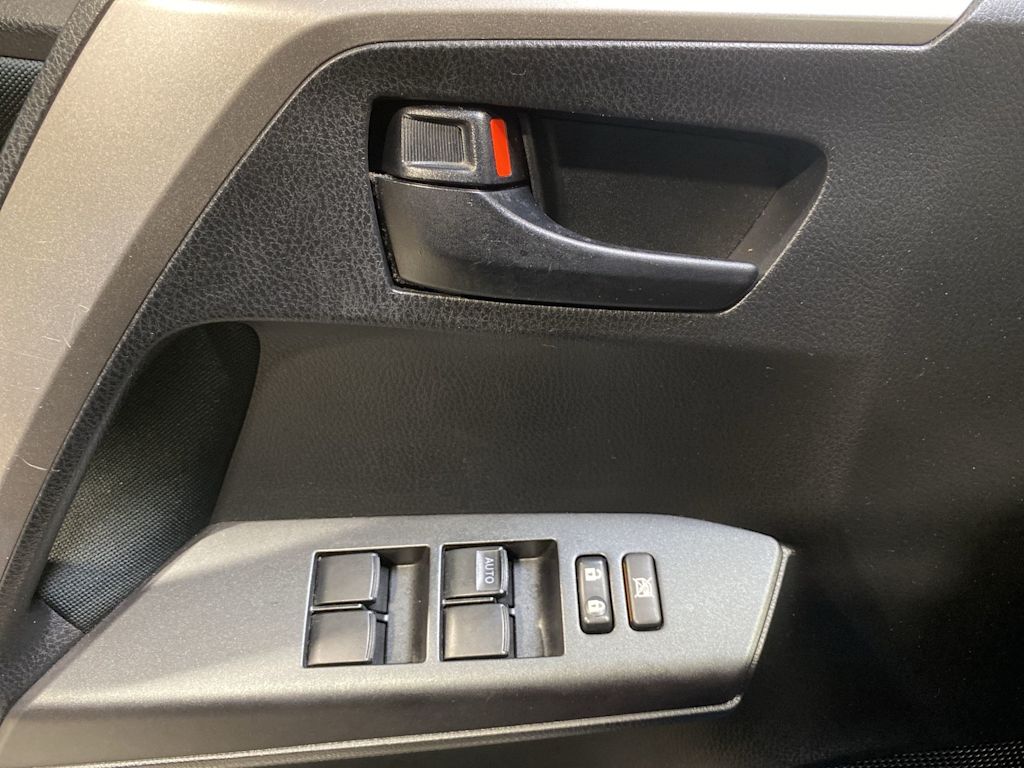Thumbnail: 2018 Toyota RAV4 - 23
