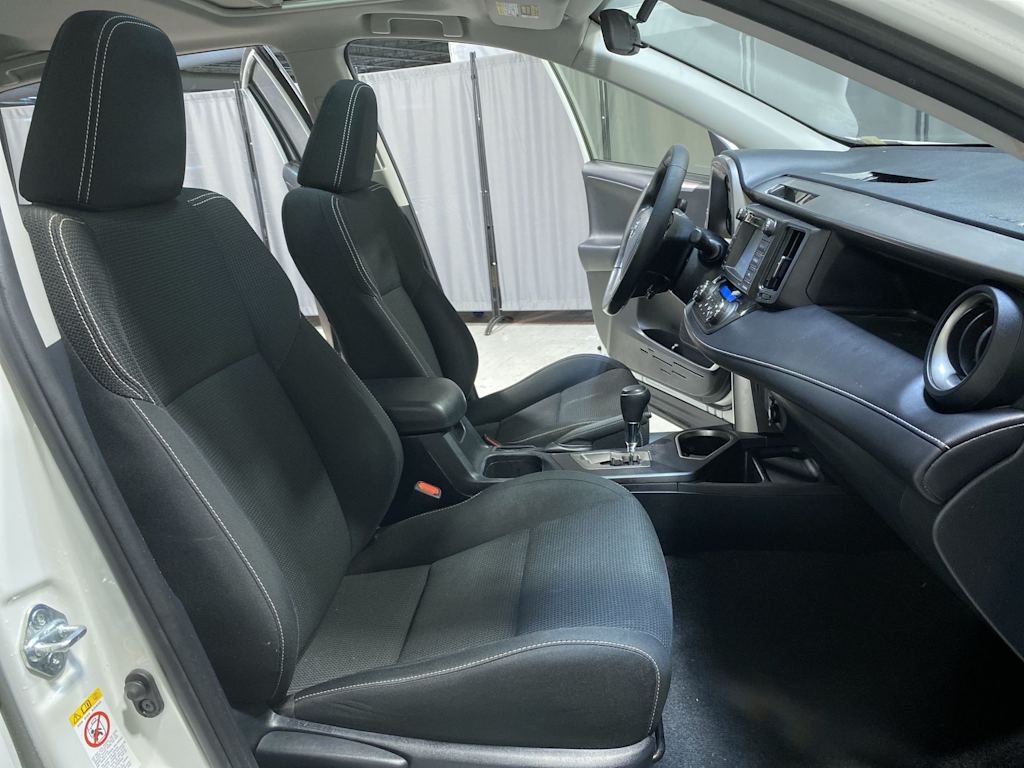 Thumbnail: 2018 Toyota RAV4 - 20