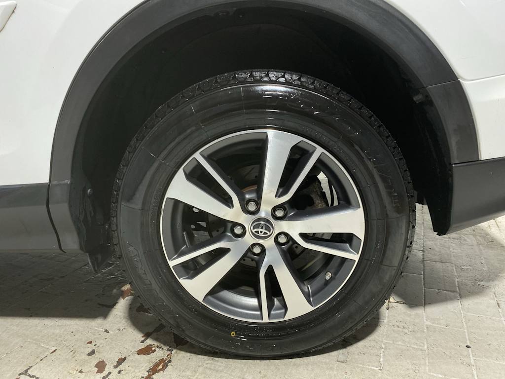 Thumbnail: 2018 Toyota RAV4 - 8