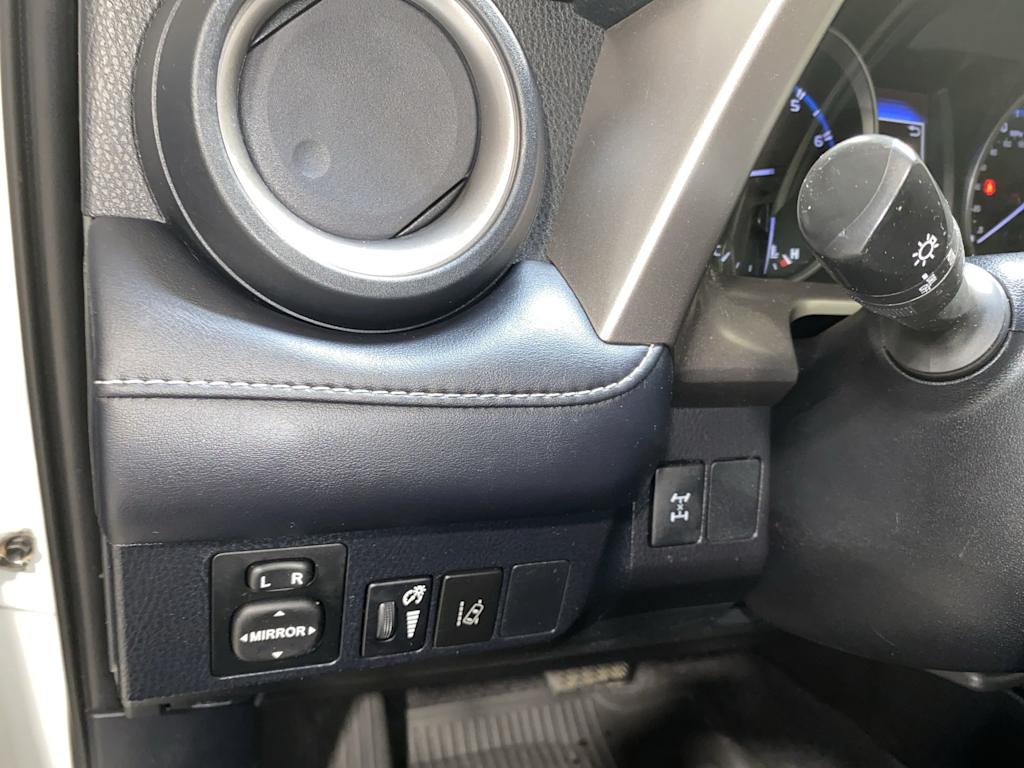 Thumbnail: 2018 Toyota RAV4 - 24