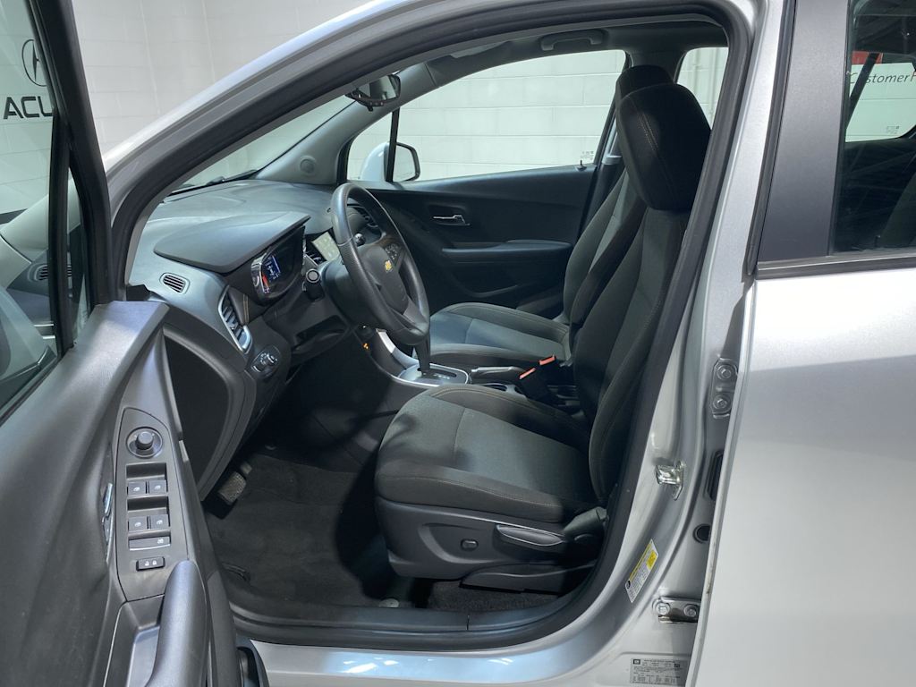 Thumbnail: 2018 Chevrolet Trax - 11