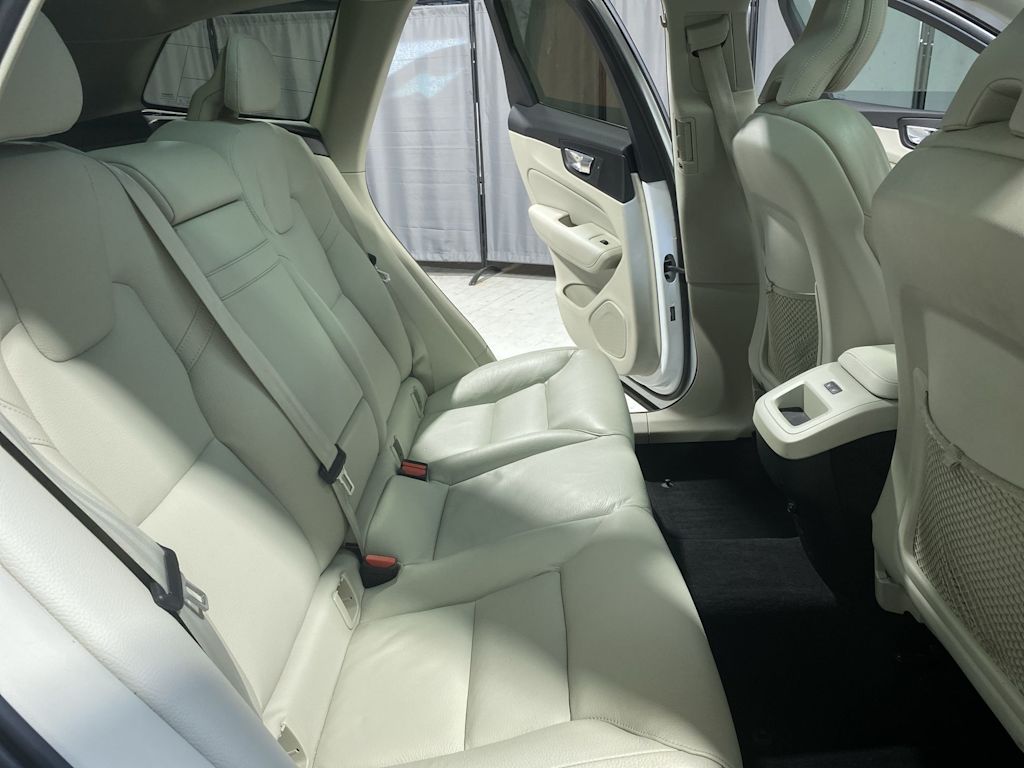 Thumbnail: 2019 Volvo XC60 - 17