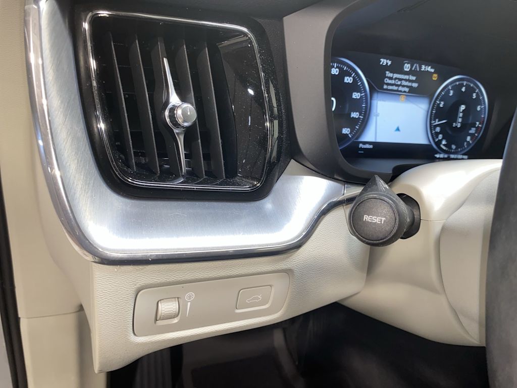 Thumbnail: 2019 Volvo XC60 - 23