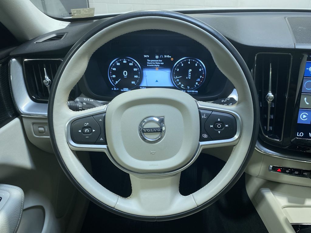 Thumbnail: 2019 Volvo XC60 - 9