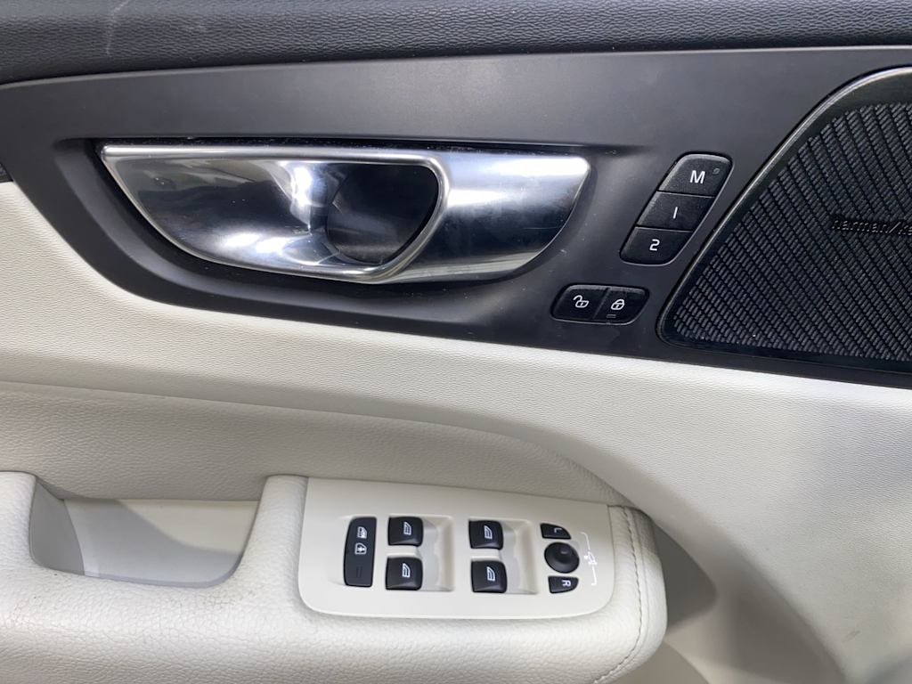 Thumbnail: 2019 Volvo XC60 - 22