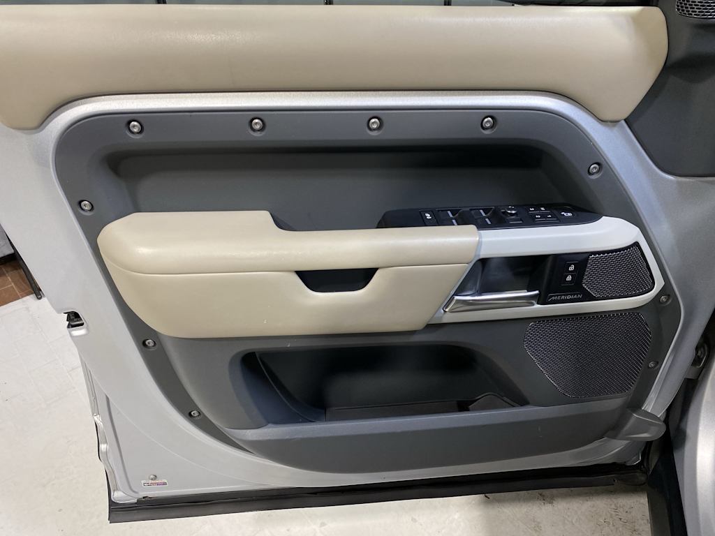 2020 Land Rover Defender 110 24